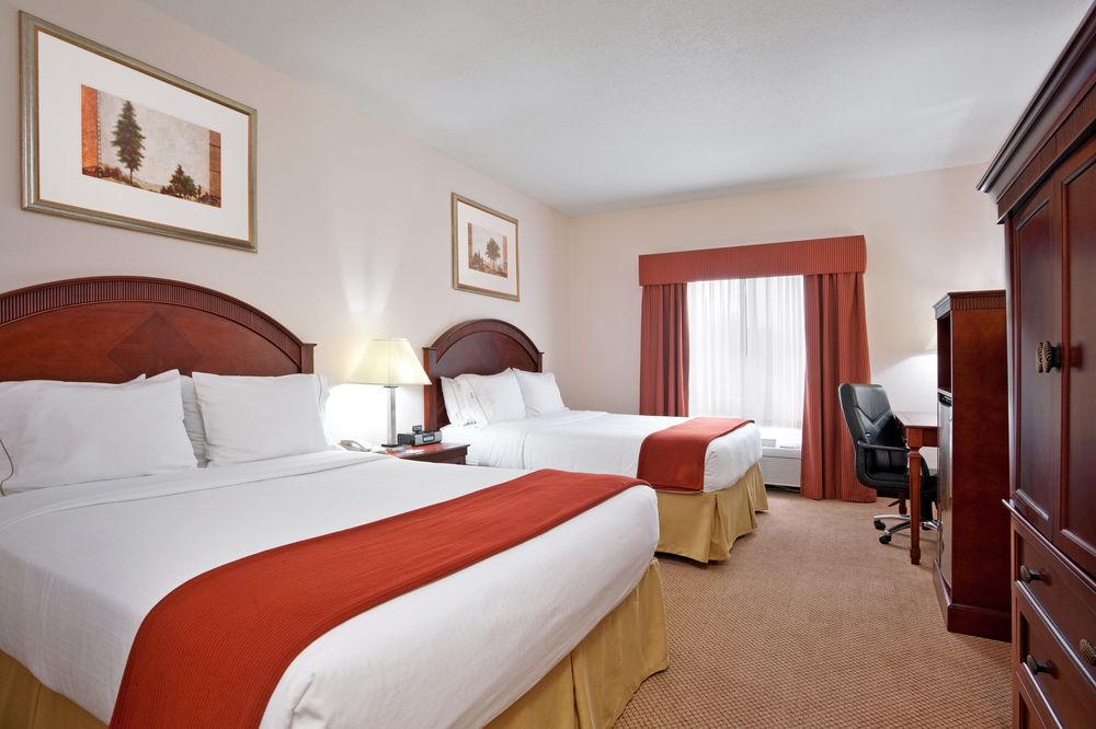 Holiday Inn Express & Suites Detroit - Farmington Hills By Ihg Northville Exterior photo
